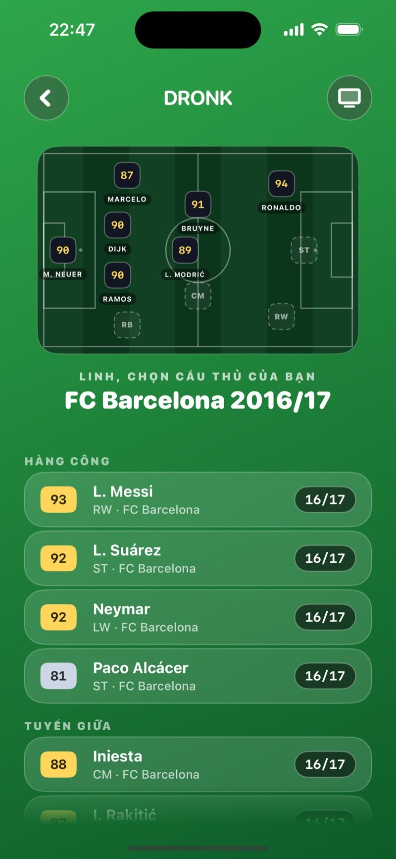 Chọn cầu thủ trong Draft bóng đá: đội mà vòng quay dừng lại, cầu thủ chia theo Hàng công, Tuyến giữa, Hàng thủ và Thủ môn, mỗi người có vị trí và chỉ số