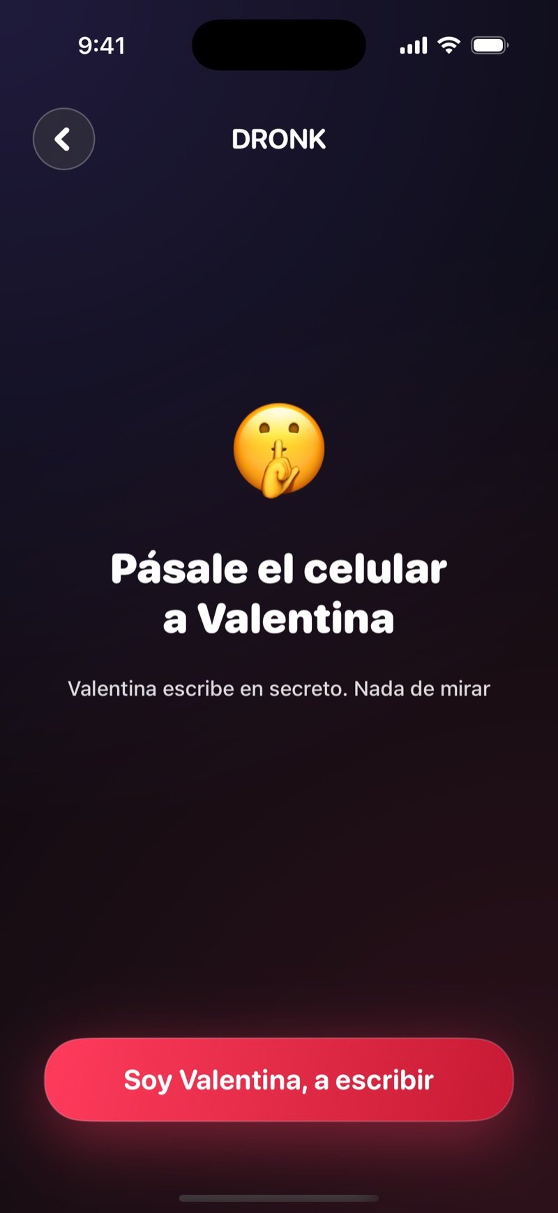Pantalla para pasar el celular en La Caja de Pandora: el nombre de quien escribe en secreto, sin mirar, y el botón para empezar a escribir