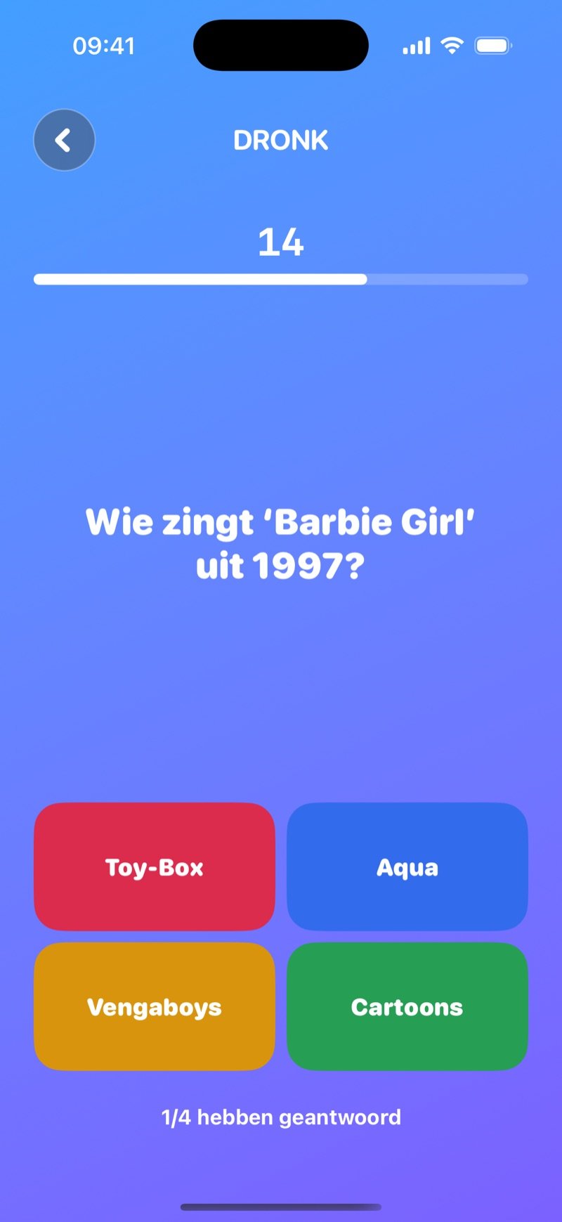 De Quiz in Dronk: een live vraag, What is the name of the town where Stranger Things takes place?, met vier gekleurde antwoordknoppen, een aftelklok van 14 seconden en 1/4 have answered (screenshot van de Engelse versie)