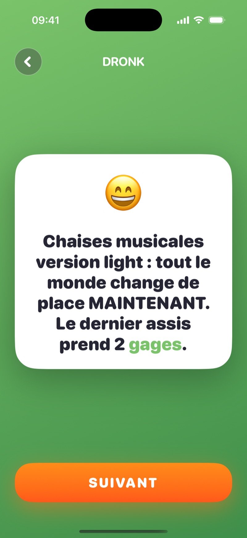 Une carte 'everyone' de la Roulette dans Dronk : 'Musical chairs light: everyone swap seats NOW. Last one seated takes 2 penalties.' avec un bouton Next