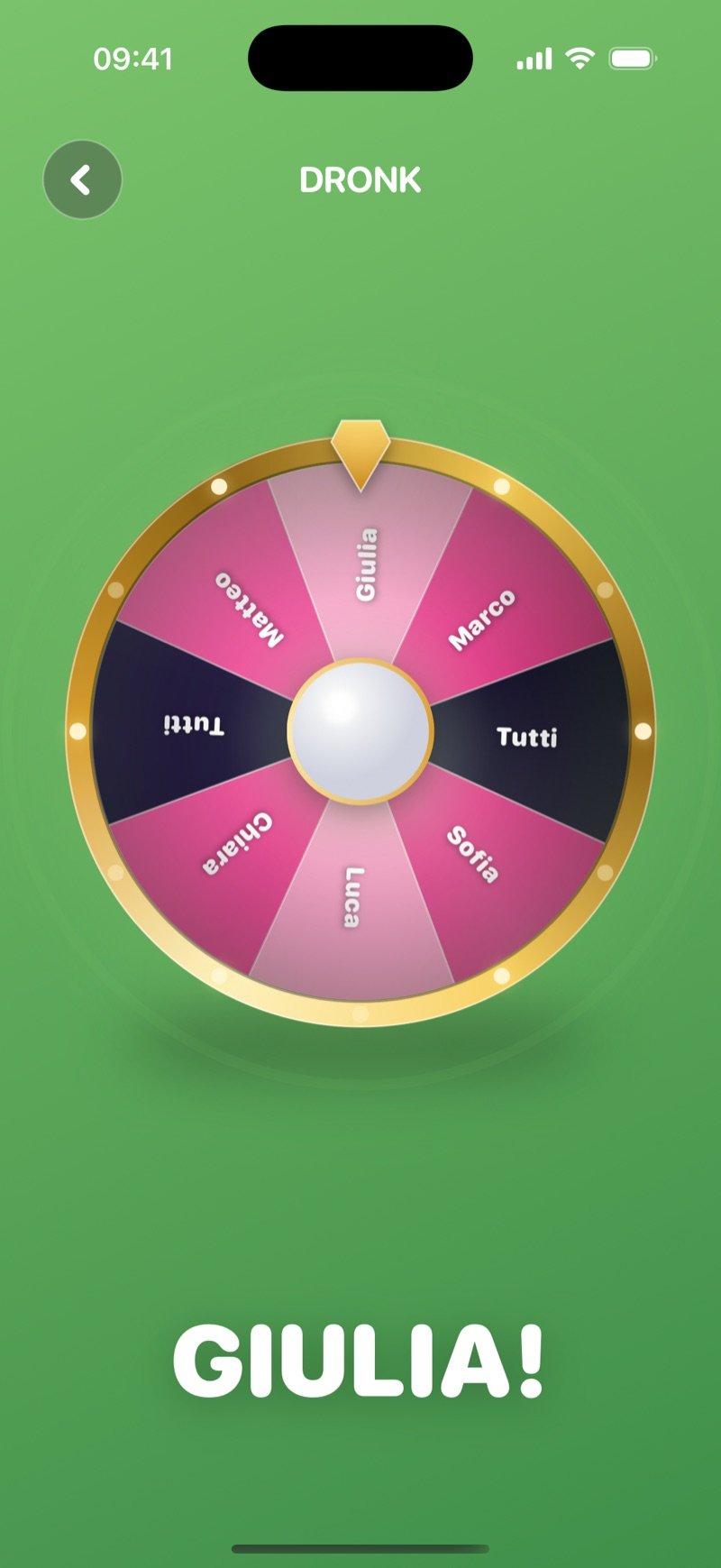 La ruota della Roulette in Dronk un attimo prima del giro, con il nome di ogni giocatore e uno spicchio nero All