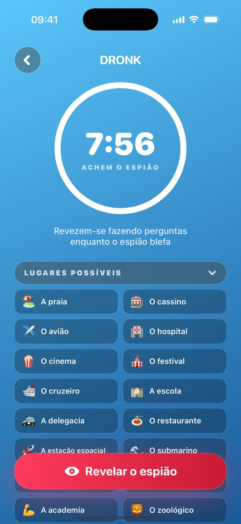 Rodada de perguntas no Espião: um anel de timer em 7:54 com o rótulo Find the spy, a linha Take turns asking questions, the spy bluffs along, uma grade Possible Locations com The Beach, The Casino, The Plane, The Hospital e mais, e um botão Reveal the spy (captura da versão em inglês)