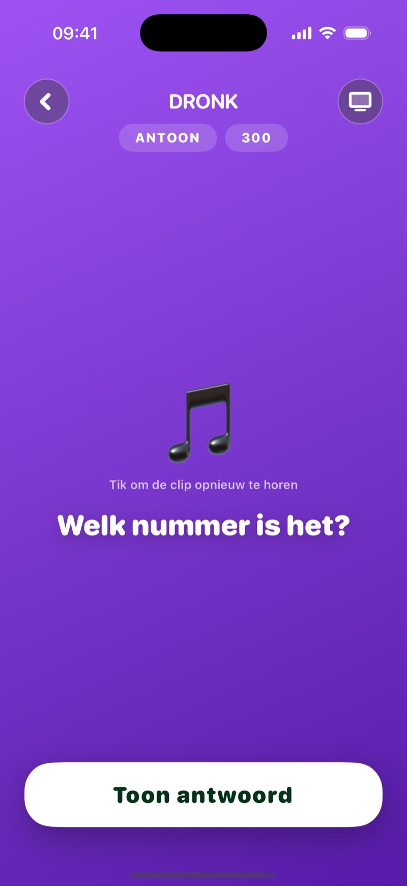 Een geopend vakje in Het Bord: de labels Adele en 300, een groot nootje met Tap to replay the clip, de vraag Which song is it? en een Show answer-knop (screenshot van de Engelse versie)