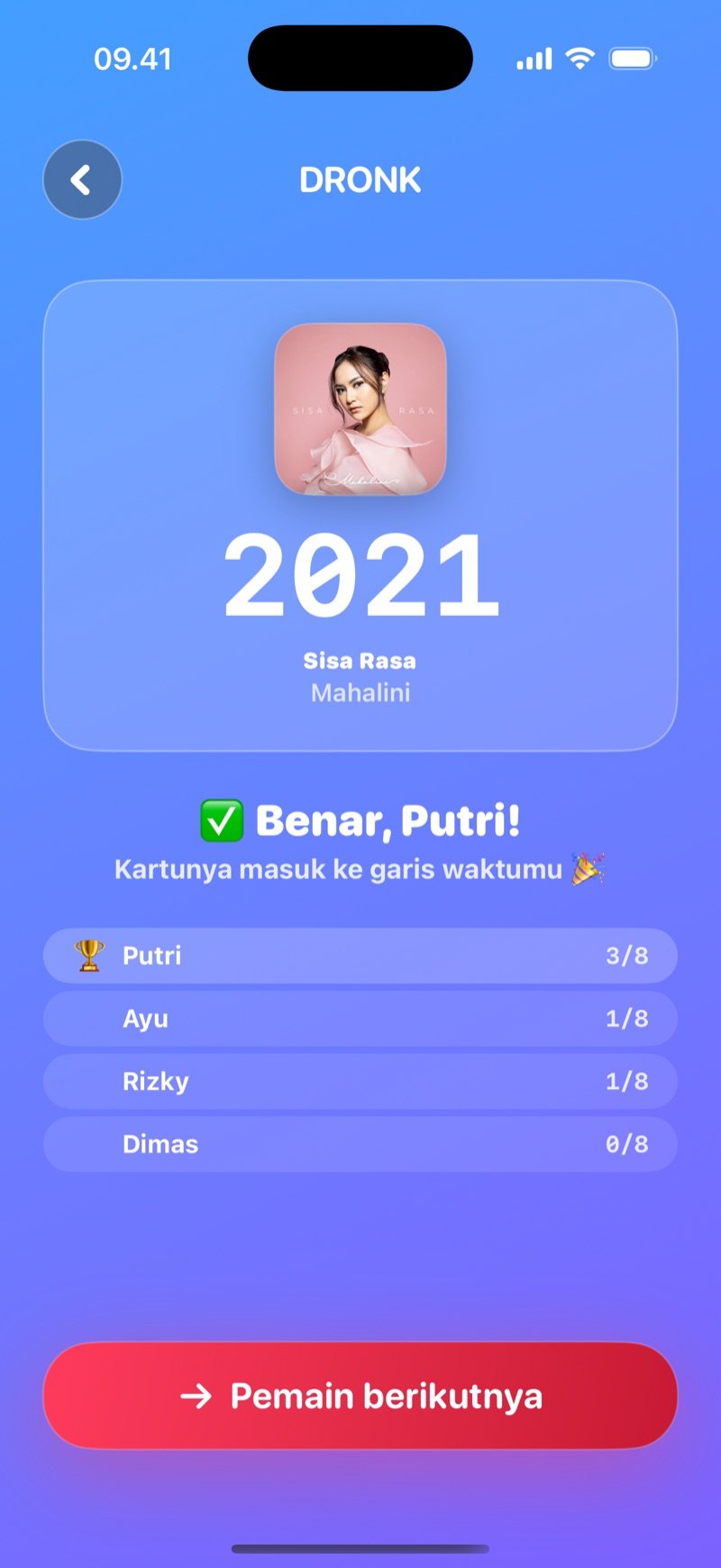 Pengungkapan di Garis Waktu: tahun rilis besar di atas judul dan artis lagunya, teks bahwa kartunya masuk ke garis waktu, klasemen semua pemain dan tombol Pemain berikutnya